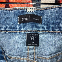 Load image into Gallery viewer, True Religion Geno Relaxed Slim Fitting Denim Jeans Size 32
